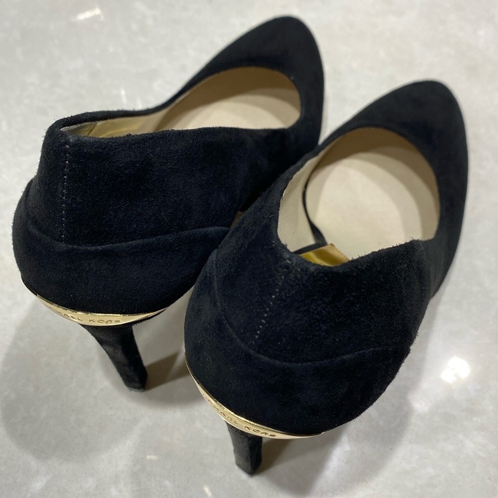 New Michael Kors Yasmine suede pumps Black gold cap logo on heels US 8 inbox⭐️⭐️ - Picture 8 of 17